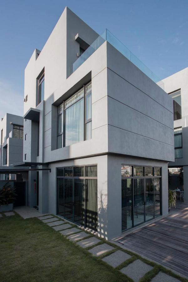Lavanya H Villa 12A Luxury Bungalow With Private Swimming Pool H 豪华泳池别墅 Pantai Cenang  Luaran gambar